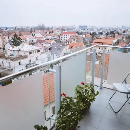 City Studio Apartment Apartamento Piest'any